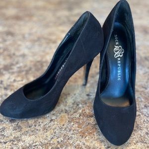 Black suede Rock and Republic pumps